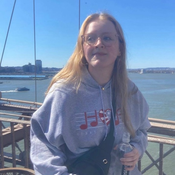 Meet your Posher, Amber - Picture 1 of 1